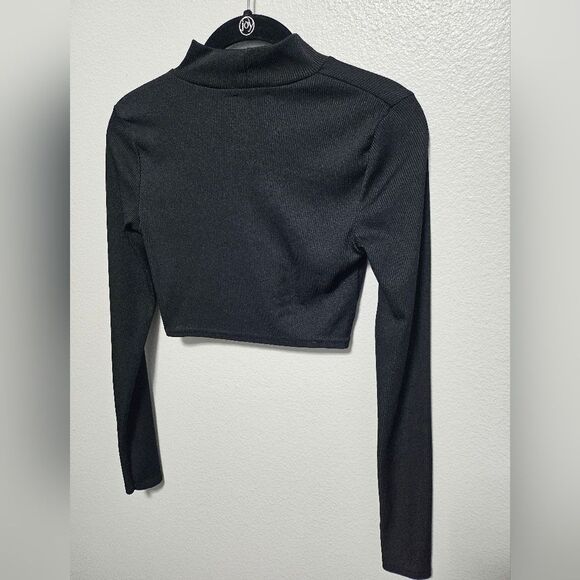Nasty Gal Neutral Minimalist Ribbed Mock Neck Black Longsleeve Crop Shirt Size 2 - Picture 8 of 8